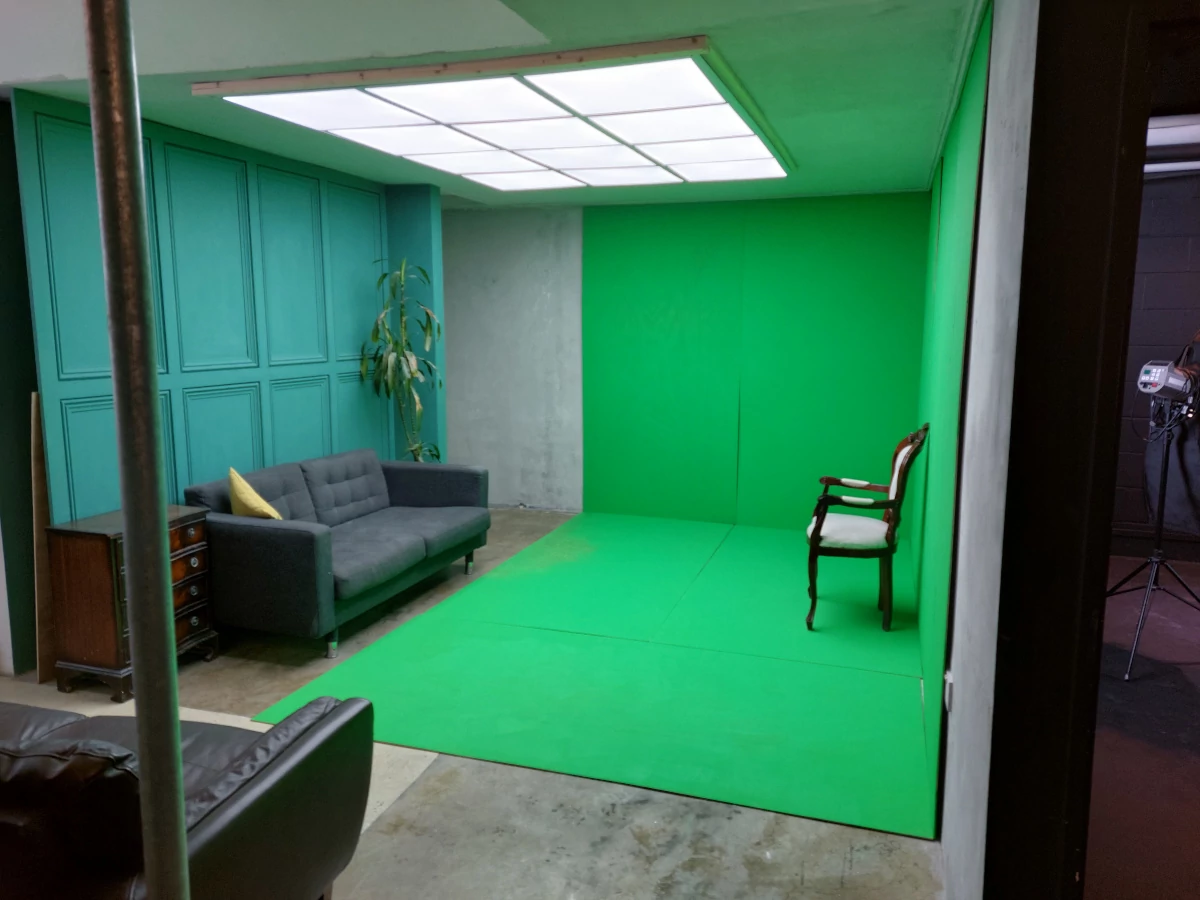 green screen lounge glimpse black studio 