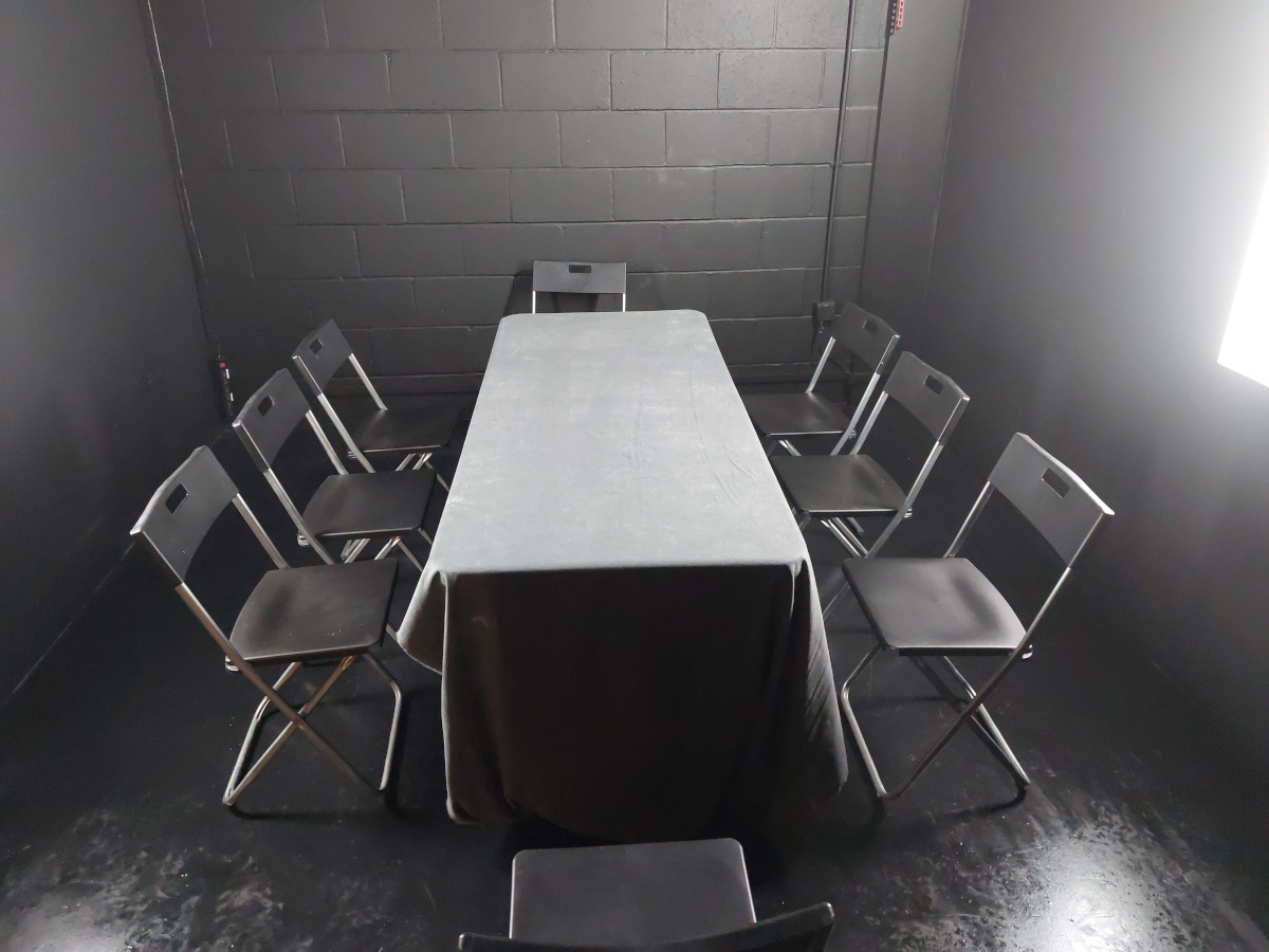 black studio table 8 chair
