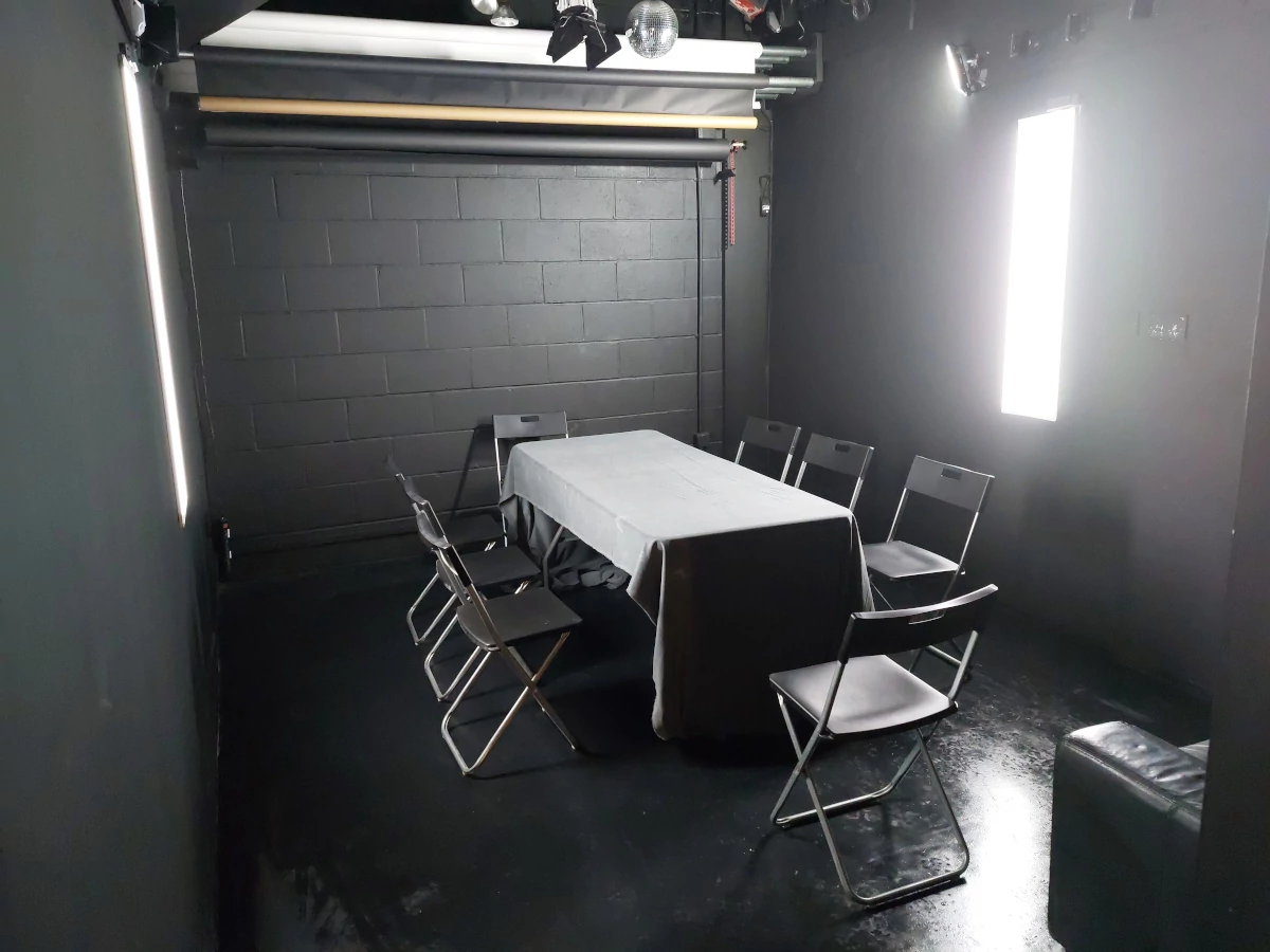 black studio table for 8 and lights 