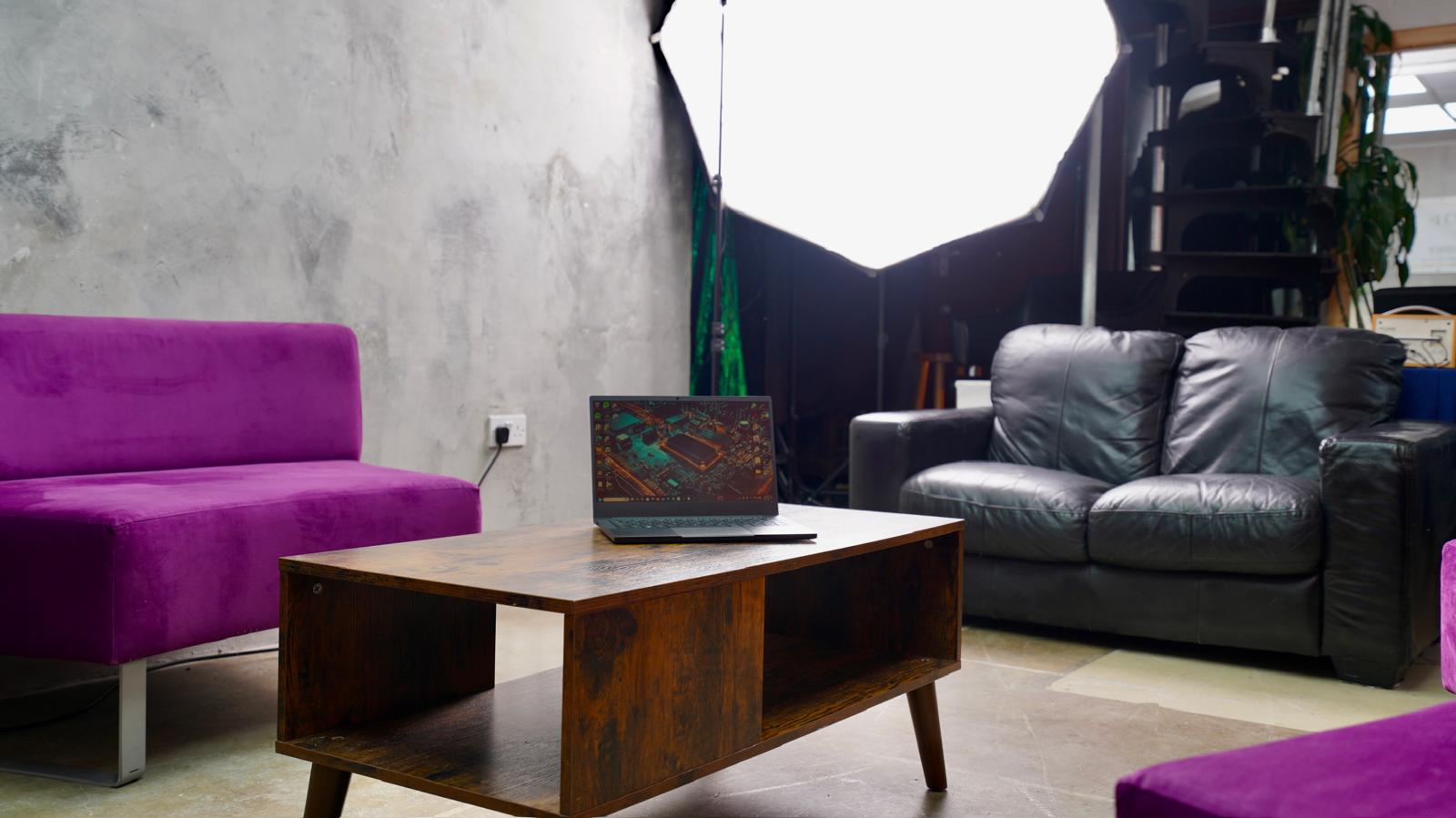 lounge laptop