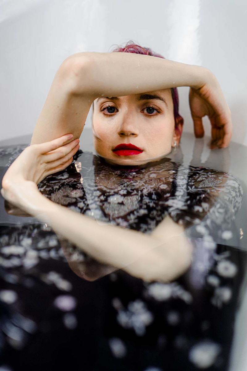 portrait ash lady in water